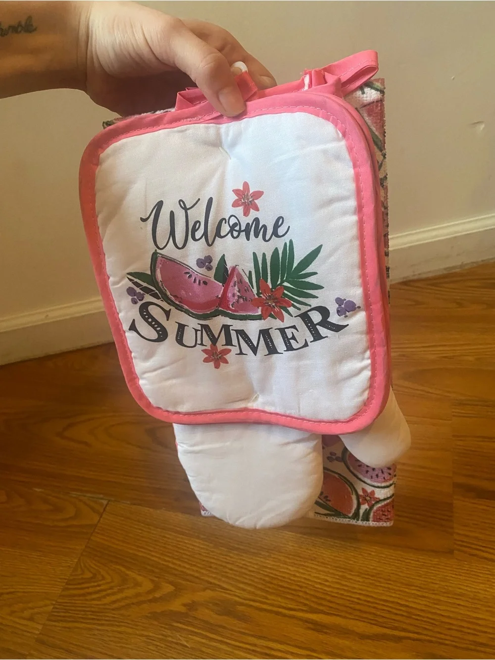 Welcome Summer Pink-Trim Oven Mitt and Pot Holder Set